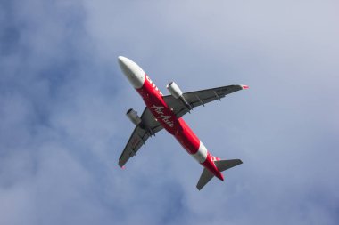 Chiangmai, Tayland - 6 Temmuz 2018: Hs-Bbe Airbus A320-200 Tay Airasia. Udon Thani için Chiangmai Havaalanı'ndan çıkar.