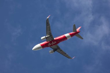 Chiangmai, Tayland - 6 Temmuz 2018: Hs-Bbe Airbus A320-200 Tay Airasia. Udon Thani için Chiangmai Havaalanı'ndan çıkar.