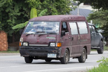 Chiangmai, Tayland - 28 Haziran 2018: Özel Mitsubishi Delica eski Van araba. Yol no.1001, Chiangmai şehir merkezine 8 km.