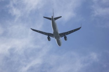 Chiangmai, Tayland - 10 Temmuz 2018: B-1036 Airbus A320-200 Çin Doğu havayolu şirketi. Şangay için Chiangmai havaalanından kalkış.