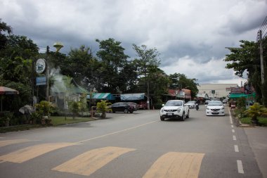Chiangmai, Tayland - 13 Temmuz 2018: Kam Tieng ağaç Pazar. Büyük ağaç Market Chiangmai City.