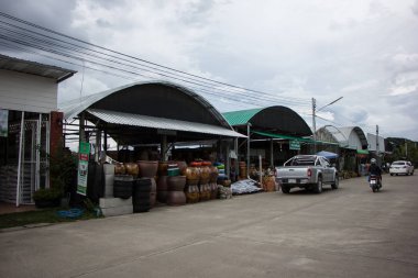 Chiangmai, Tayland - 13 Temmuz 2018: Kam Tieng ağaç Pazar. Büyük ağaç Market Chiangmai City.