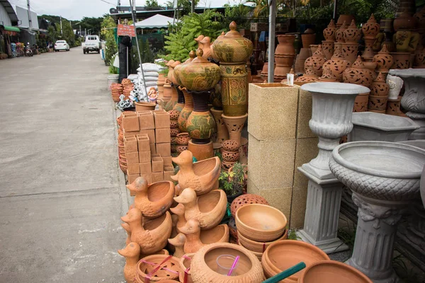 Chiangmai, Tayland - 13 Temmuz 2018: Kam Tieng ağaç Pazar. Büyük ağaç Market Chiangmai City.