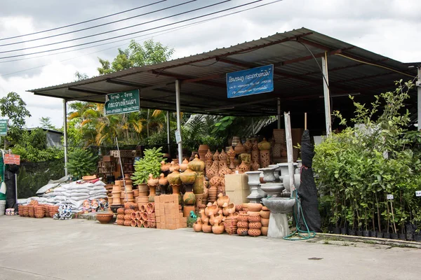 Chiangmai, Tayland - 13 Temmuz 2018: Kam Tieng ağaç Pazar. Büyük ağaç Market Chiangmai City.
