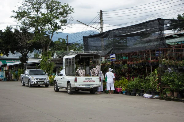 Chiangmai, Tayland - 13 Temmuz 2018: Kam Tieng ağaç Pazar. Büyük ağaç Market Chiangmai City.