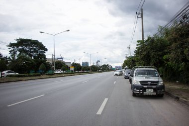 Chiangmai, Tayland - 13 Temmuz 2018: Araba ve şehir Otoban yolu üzerinde trafik. Fotoğraf Road'da yok 1001 yaklaşık 5 km şehir merkezine Chiangmai Tayland.