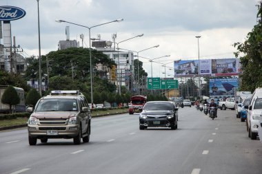 Chiangmai, Tayland - 13 Temmuz 2018: Araba ve şehir Otoban yolu üzerinde trafik. Fotoğraf Road'da yok 1001 yaklaşık 5 km şehir merkezine Chiangmai Tayland.
