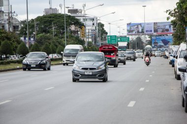Chiangmai, Tayland - 13 Temmuz 2018: Araba ve şehir Otoban yolu üzerinde trafik. Fotoğraf Road'da yok 1001 yaklaşık 5 km şehir merkezine Chiangmai Tayland.
