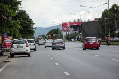 Chiangmai, Tayland - 13 Temmuz 2018: Araba ve şehir Otoban yolu üzerinde trafik. Fotoğraf Road'da yok 1001 yaklaşık 5 km şehir merkezine Chiangmai Tayland.
