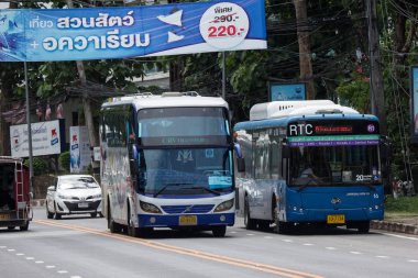 Chiangmai, Tayland - 10 Temmuz 2018: DOI Sutep tapınak için otobüs seyahat. Fotoğraf Road DOI Sutep Tapınağı.