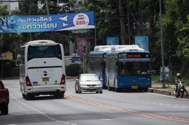 Chiangmai, Tayland - 10 Temmuz 2018: DOI Sutep tapınak için otobüs seyahat. Fotoğraf Road DOI Sutep Tapınağı.