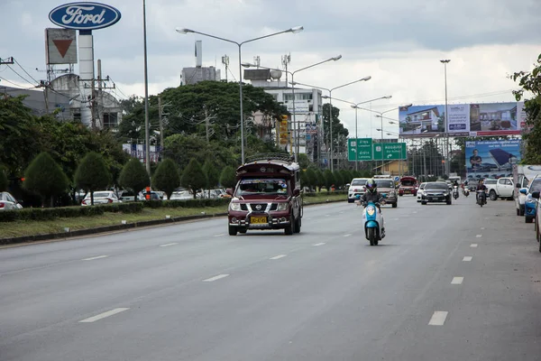Chiangmai, Tayland - 13 Temmuz 2018: Araba ve şehir Otoban yolu üzerinde trafik. Fotoğraf Road'da yok 1001 yaklaşık 5 km şehir merkezine Chiangmai Tayland.