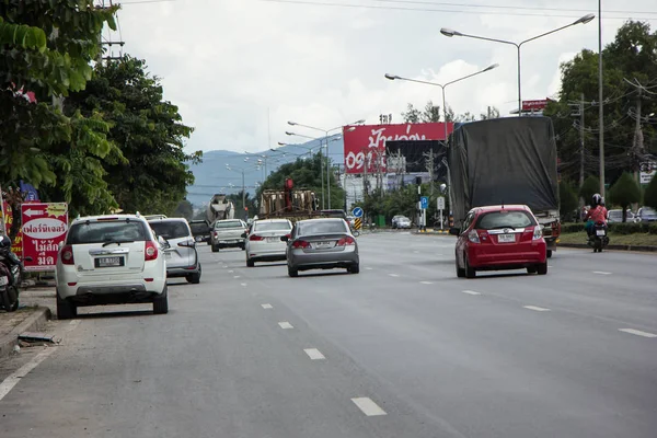 Chiangmai, Tayland - 13 Temmuz 2018: Araba ve şehir Otoban yolu üzerinde trafik. Fotoğraf Road'da yok 1001 yaklaşık 5 km şehir merkezine Chiangmai Tayland.
