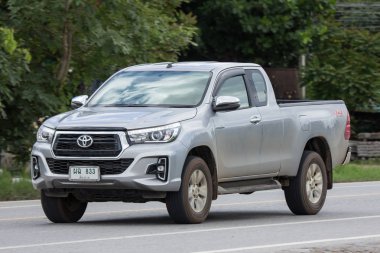 Chiangmai, Tayland - 28 Haziran 2018: Özel pikap kamyon yeni araba Toyota Hilux Revo Rocco. Yol no.1001, Chiangmai şehir merkezine 8 km.