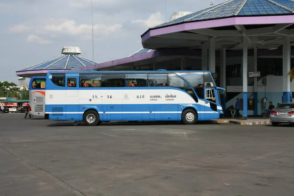チェンマイ 2008 Ambassader バス観光バス会社です チェンマイのバスターミナルの写真 — ストック写真