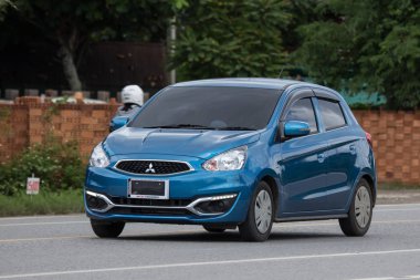 Chiangmai, Tayland - 28 Haziran 2018: Özel Eko Kiralık Mitsubishi Mirage. Yol no.1001 Chiangmai iş alanı 8 km.