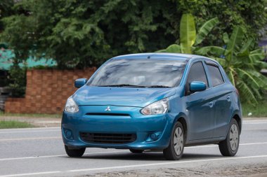 Chiangmai, Tayland - 28 Haziran 2018: Özel Eko Kiralık Mitsubishi Mirage. Yol no.1001 Chiangmai iş alanı 8 km.