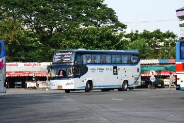 Chiangmai, Tayland - 27 Nisan 2008: Newviriya Yarnyon Otobüs tur otobüs şirketi. Fotoğraf Chiangmai otobüs istasyonu, Tayland.