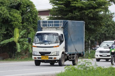 Chiangmai, Tayland - 28 Haziran 2018: Özel Hino kargo kamyon. Fotoğrafa yol no.1001 8 km şehir merkezine Chiangmai, Tayland.