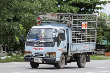 Chiangmai, Tayland - 28 Haziran 2018: Özel Isuzu kargo kamyon. Fotoğrafa yol no.1001 8 km şehir merkezine Chiangmai, Tayland.