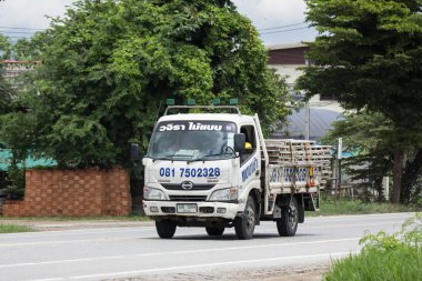 Chiangmai, Tayland - 28 Haziran 2018: Özel Hino kargo kamyon. Fotoğrafa yol no.1001 8 km şehir merkezine Chiangmai, Tayland.