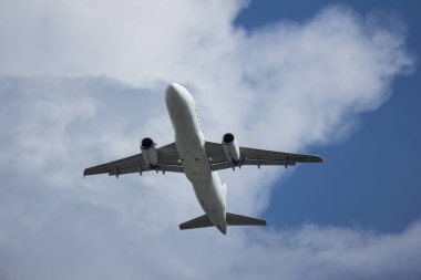 Chiangmai, Tayland - 17 Temmuz 2018: B-Hsp Airbus A320-200 Dragonair. Hongkong havaalanına Chiangmai Havaalanı'ndan çıkar.