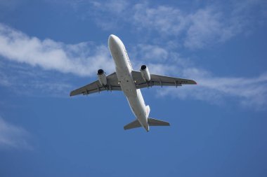 Chiangmai, Tayland - 17 Temmuz 2018: B-Hsp Airbus A320-200 Dragonair. Hongkong havaalanına Chiangmai Havaalanı'ndan çıkar.