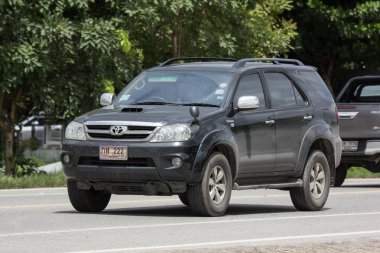 Chiangmai, Tayland - 28 Haziran 2018: Özel Toyota Fortuner Suv otomobil. Yol no.1001 Chiangmai şehir merkezine 8 km.