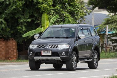 Chiangmai, Tayland - 28 Haziran 2018: Özel Mitsubishi Pajero Suv araba. Yol no.1001 Chiangmai şehir merkezine 8 km.