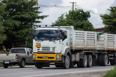 Chiangmai, Tayland - 28 Haziran 2018: Damperli kamyon Cpl şirketin. Yol no.1001, Chiangmai şehir merkezine 8 km.