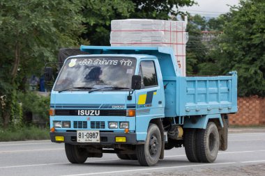 Chiangmai, Tayland - 28 Haziran 2018: Özel Isuzu Damperli kamyon. Yol no.1001 Chiangmai iş alanı 8 km.