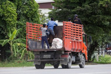 Chiangmai, Tayland - 13 Temmuz 2018: çöp kamyonu Nongjom bucağı Yönetim Organizasyon. Yol no.1001, Chiangmai iş alanı 8 km.