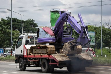 Chiangmai, Tayland - 13 Temmuz 2018: Özel Komatsu Ekskavatör kamyon. Yol no.1001, Chiangmai şehir merkezine 8 km.