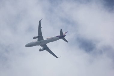 Chiangmai, Tayland - 23 Temmuz 2018: Hs-Txr Airbus A320-200 Tay gülümsemek hava yolu. Bangkok Suvarnabhumi için Chiangmai Havaalanı'ndan çıkar.