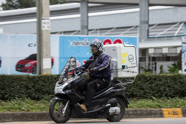 Chiangmai Tajlandia 2018 Lipca Lazada Express Logistyka Pojemnik Mini Motocykl — Zdjęcie stockowe
