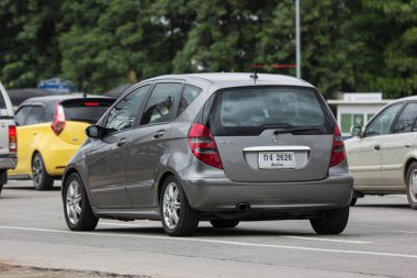 Chiangmai, Tayland - 19 Temmuz 2018: Benz A170 Mini Mpv Van. Yol no.1001, Chiangmai şehir merkezine 8 km.