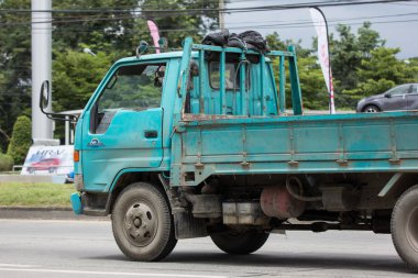 Chiangmai, Tayland - 19 Temmuz 2018: Özel Hino kargo kamyon. Fotoğrafa yol no.1001 8 km şehir merkezine Chiangmai, Tayland.