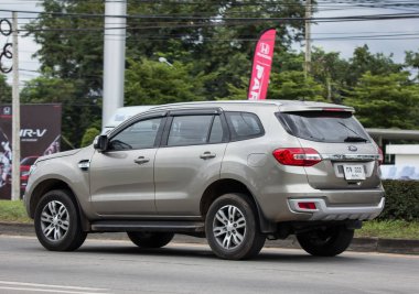 Chiangmai, Tayland - 19 Temmuz 2018: Özel Suv araba Ford Everest. Yol no.1001 Chiangmai iş alanı 8 km.
