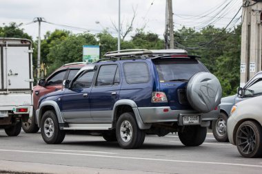 Chiangmai, Tayland - 19 Temmuz 2018: Özel suv otomobil, Toyota spor binici. Yol no.1001, Chiangmai iş alanı 8 km.