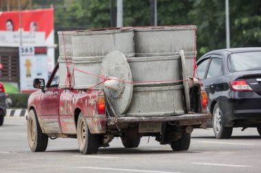 Chiangmai, Tayland - 19 Temmuz 2018: Özel Isuzu Kb eski bir kamyonet araba. Fotoğraf Road'da yok 121 hakkında 8 km şehir merkezine Chiangmai Tayland.