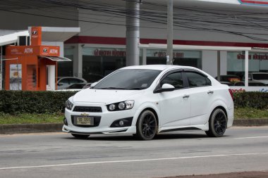 Chiangmai, Tayland - 19 Temmuz 2018: Özel araba, Chevrolet sonic. Fotoğrafa yol no.121 8 km şehir merkezine Chiangmai, Tayland.