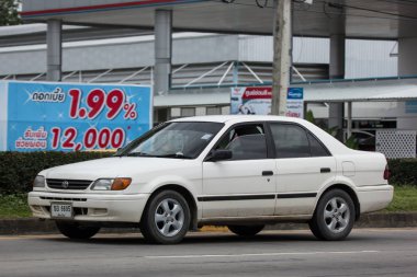 Chiangmai, Tayland - 19 Temmuz 2018: Özel otomobil, Toyota Soluna Vios. Yol no.1001, Chiangmai iş alanı 8 km.