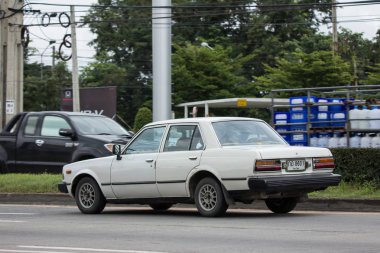 Chiangmai, Tayland - 20 Temmuz 2018: Özel araba, eski Toyota Crown. Yol no.1001, Chiangmai iş alanı 8 km.