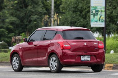 Chiangmai, Tayland - 20 Temmuz 2018: Özel Eko kent araba Suzuki Swift. Fotoğrafa yol no.121 8 km şehir merkezine Chiangmai, Tayland.