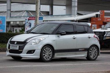 Chiangmai, Tayland - 20 Temmuz 2018: Özel Eko kent araba Suzuki Swift. Fotoğrafa yol no.121 8 km şehir merkezine Chiangmai, Tayland.