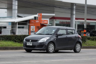 Chiangmai, Tayland - 20 Temmuz 2018: Özel Eko kent araba Suzuki Swift. Fotoğrafa yol no.121 8 km şehir merkezine Chiangmai, Tayland.