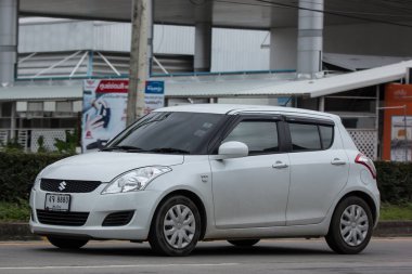 Chiangmai, Tayland - 20 Temmuz 2018: Özel Eko kent araba Suzuki Swift. Fotoğrafa yol no.121 8 km şehir merkezine Chiangmai, Tayland.
