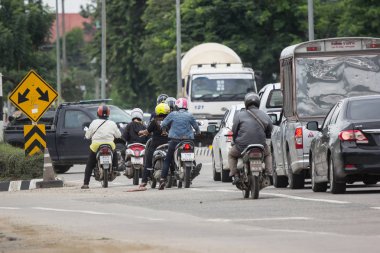 Chiangmai, Tayland - 20 Temmuz 2018: Araba ve trafik Juction yakınlarındaki Otoban yolu üzerinde. Fotoğraf Road'da yok 121 hakkında 8 km şehir merkezine Chiangmai Tayland.