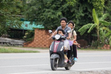 Chiangmai, Tayland - 23 Temmuz 2018: Özel otomatik Scooter Yamaha Filano motosiklet. Yol no.1001, Chiangmai iş alanı 8 km.