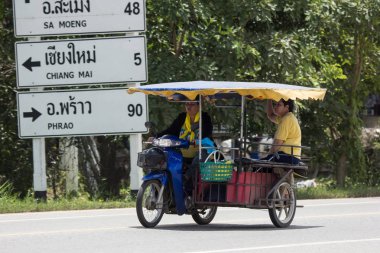 Chiangmai, Tayland - 23 Temmuz 2018: Özel motosiklet, Honda Dream. Fotoğrafa yol no.121 8 km şehir merkezine Chiangmai, Tayland.